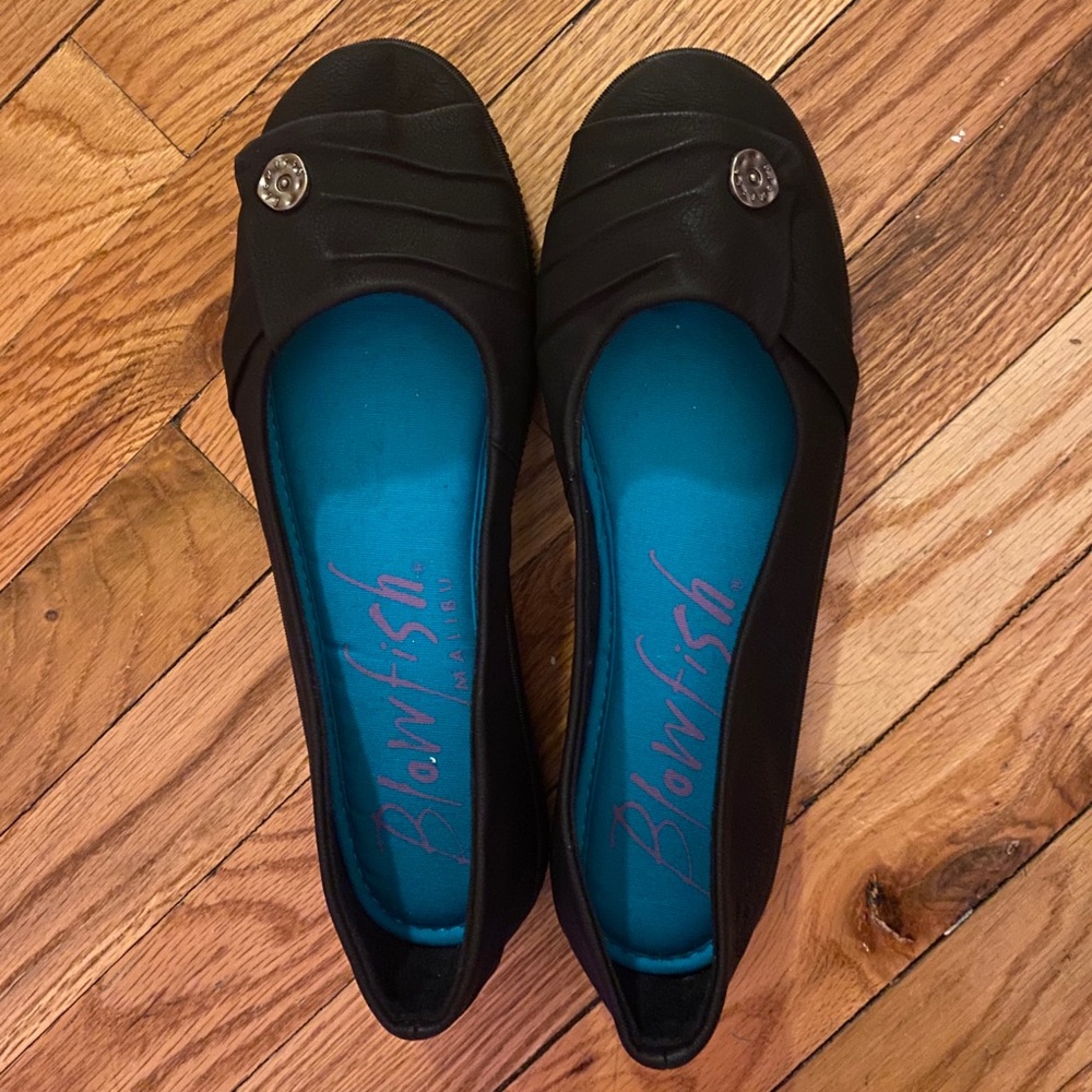 NEW Blowfish flats with button